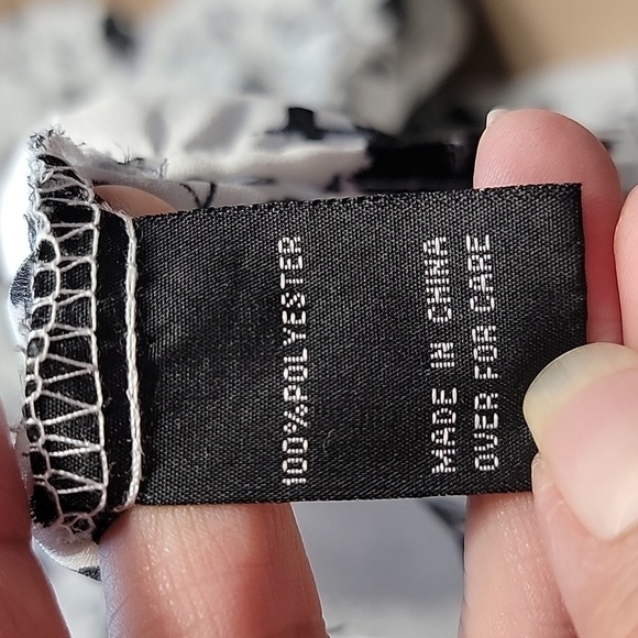 BCX Size L White with Black Floral Print Button Front Blouse, Exc. Used Cond. - Picture 14 of 15